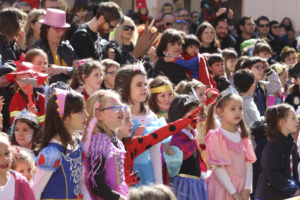 Fiesta infantil de Carnaval en la plaza López Allué de Huesca