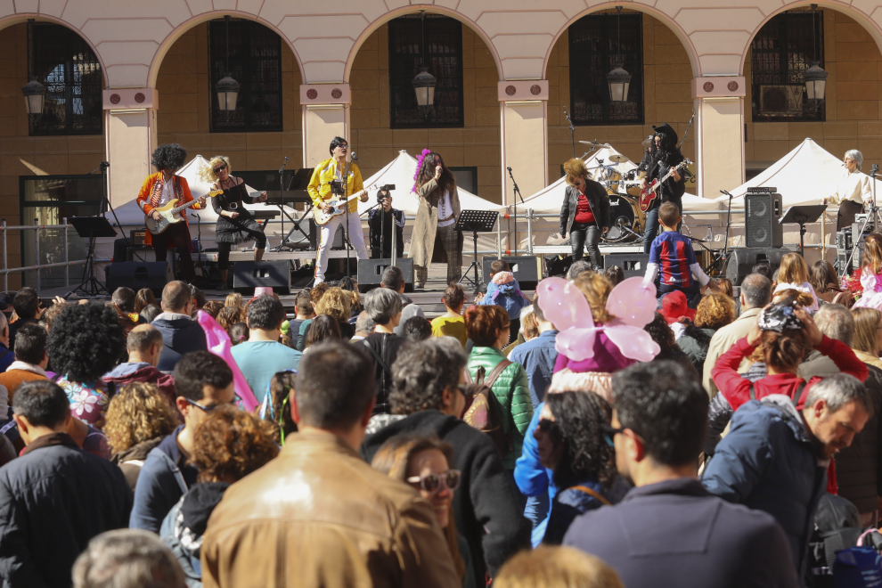 Fiesta infantil de Carnaval en la plaza López Allué de Huesca