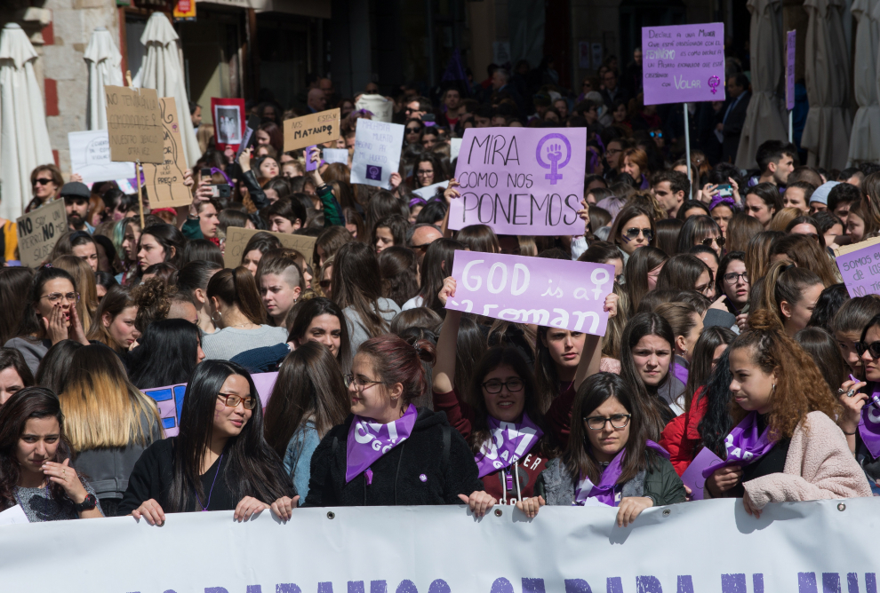 8-M: Teruel se tiñe de morado durante la huelga feminista.