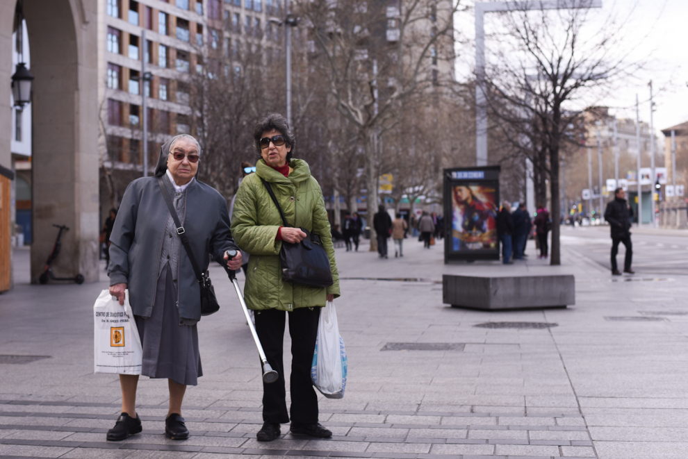 Las calles de Zaragoza rezuman ambiente festivo este 8 de marzo