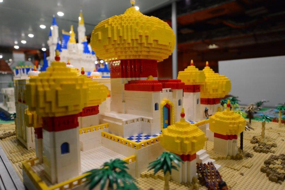 Exposición de modelos construidos con piezas Lego en Puerto Venecia