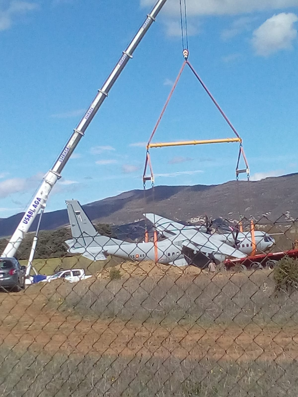 Retirada de avión militar accidentado el pasado miércoles en Santa Cilia
