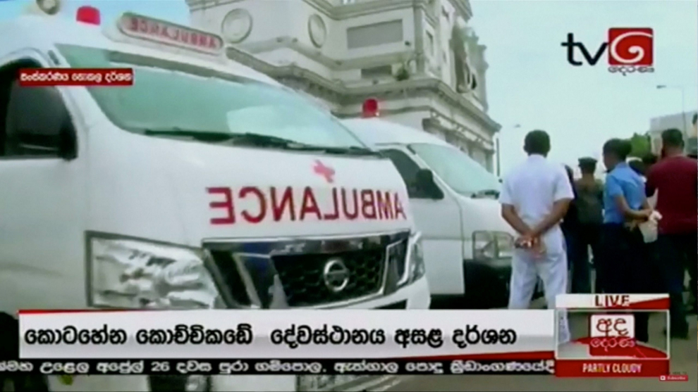 A victim is rushed to a hospital after explosions hit churches and hotels in Colombo, Sri Lanka, April 21, 2019, in this still image obtained from video. Derana TV/via Reuters TV THIS IMAGE HAS BEEN SUPPLIED BY A THIRD PARTY. MANDATORY CREDIT. NO RESALES. NO ARCHIVES.   SRI LANKA OUT. FOR REUTERS CUSTOMERS ONLY. [[[REUTERS VOCENTO]]] SRI LANKA-BLASTS/