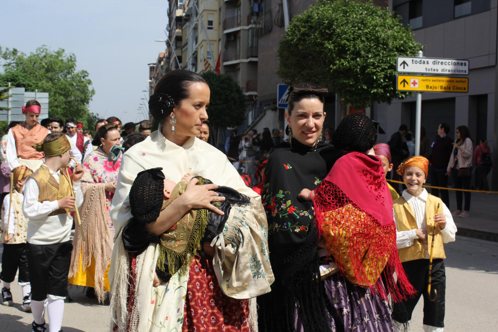 Los fragatinos sacan sus mejores galas para desfilar en el día de la Faldeta.