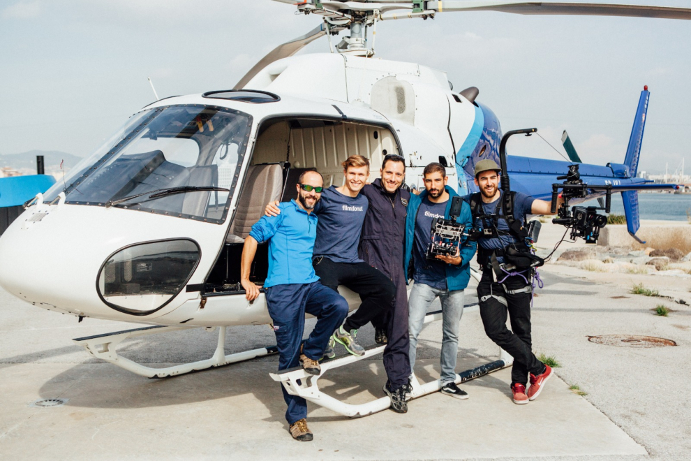 Lucas Sáez con su equipo de Pyrene Media, productora audiovisual del Pirineo