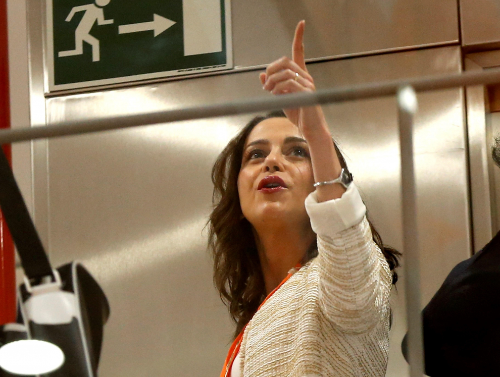 La cabeza de lista por Barcelona de Ciudadanos, Inés Arrimadas, a su llegada a la sede de Ciudadanos tras el cierre de los colegios electorales