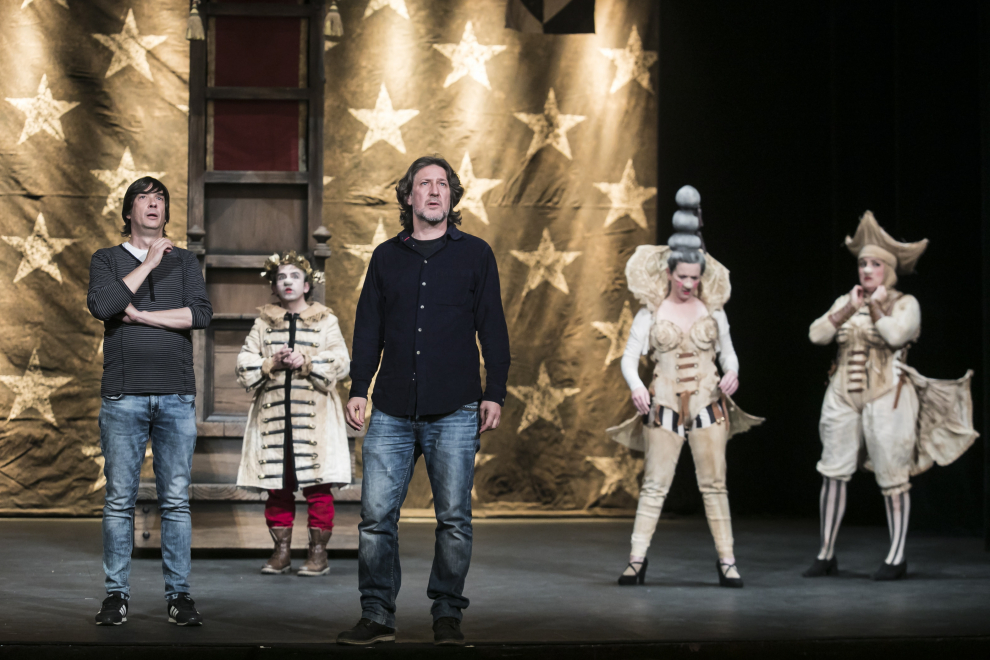 Representación de la obra 'Calígula', con la compañía aragonesa Nasú Teatro, en el Teatro Principal de Zaragoza