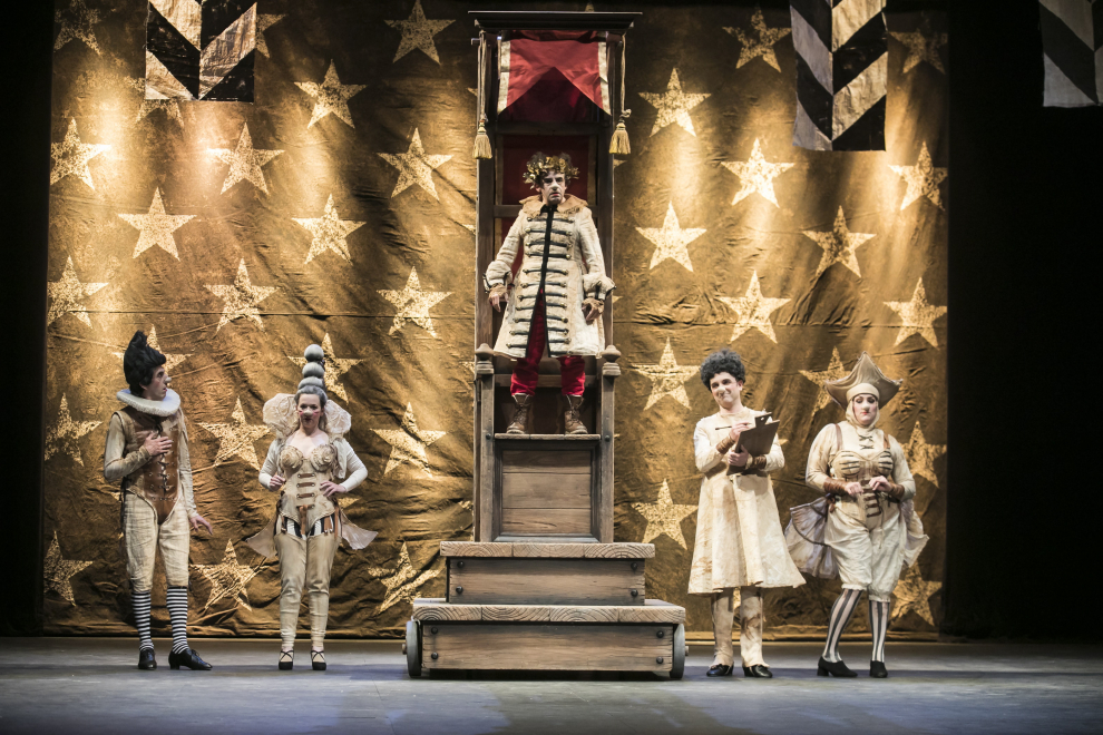 Representación de la obra 'Calígula', con la compañía aragonesa Nasú Teatro, en el Teatro Principal de Zaragoza