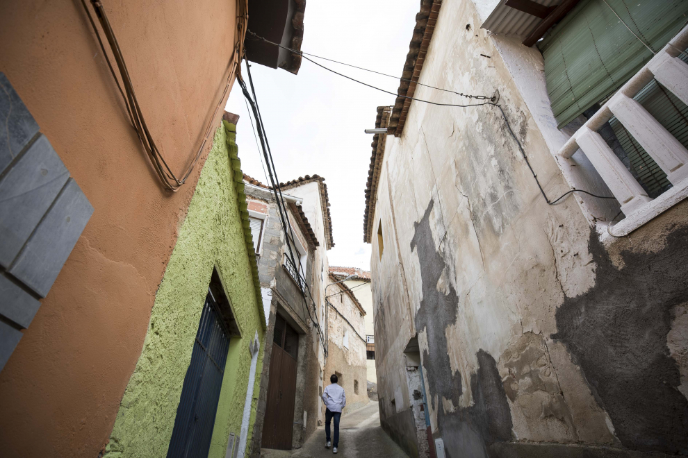 La tradición cantera en el pueblo está hoy matizada por los cierres de antiguas fábricas, pero dos de ellas resisten, y nuevos impulsos proactivos de los vecinos buscan consolidar el futuro