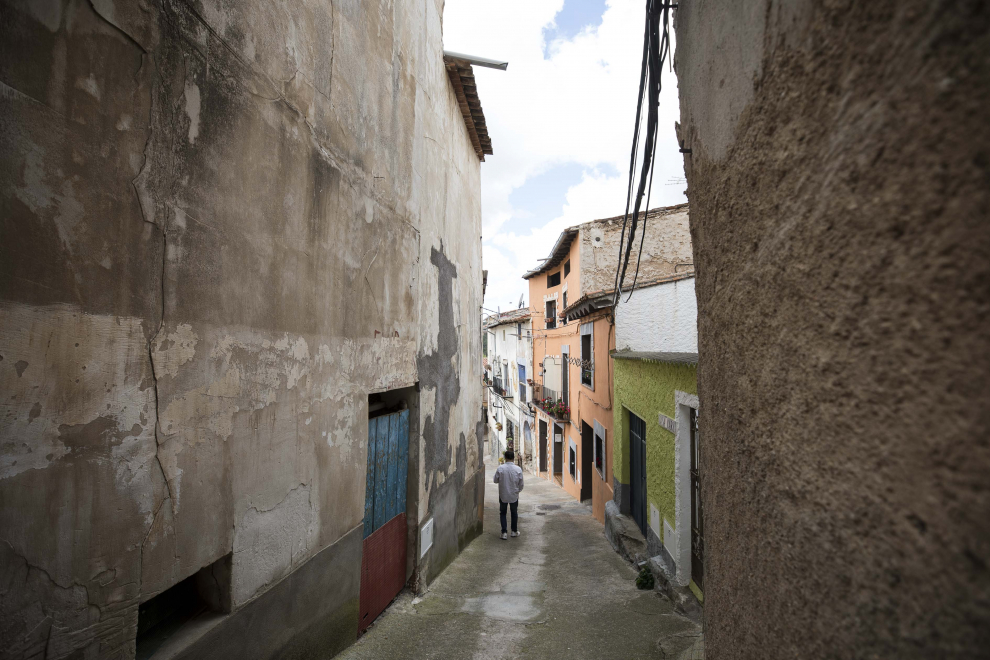 La tradición cantera en el pueblo está hoy matizada por los cierres de antiguas fábricas, pero dos de ellas resisten, y nuevos impulsos proactivos de los vecinos buscan consolidar el futuro