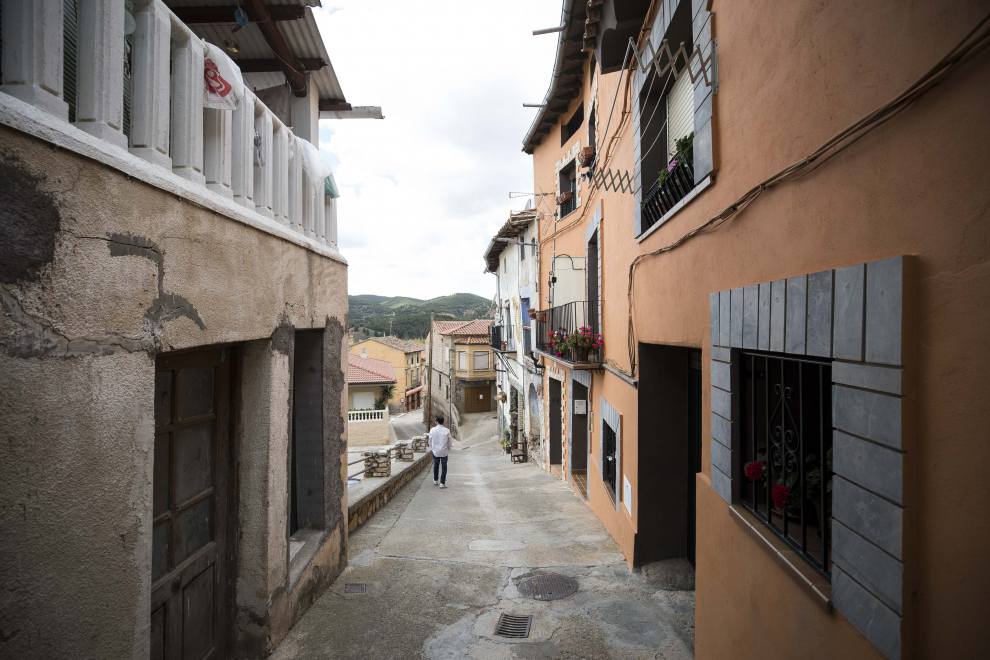 La tradición cantera en el pueblo está hoy matizada por los cierres de antiguas fábricas, pero dos de ellas resisten, y nuevos impulsos proactivos de los vecinos buscan consolidar el futuro