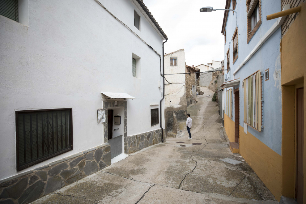 La tradición cantera en el pueblo está hoy matizada por los cierres de antiguas fábricas, pero dos de ellas resisten, y nuevos impulsos proactivos de los vecinos buscan consolidar el futuro