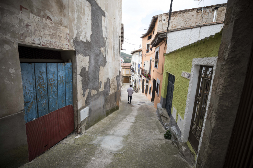 La tradición cantera en el pueblo está hoy matizada por los cierres de antiguas fábricas, pero dos de ellas resisten, y nuevos impulsos proactivos de los vecinos buscan consolidar el futuro