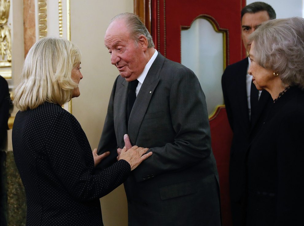 Los Reyes eméritos despiden a Rubalcaba