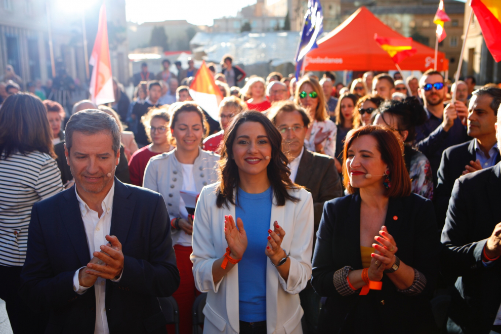 La portavoz nacional de Ciudadanos y líder en Cataluña ha dado un mitin en la Plaza del Pilar.