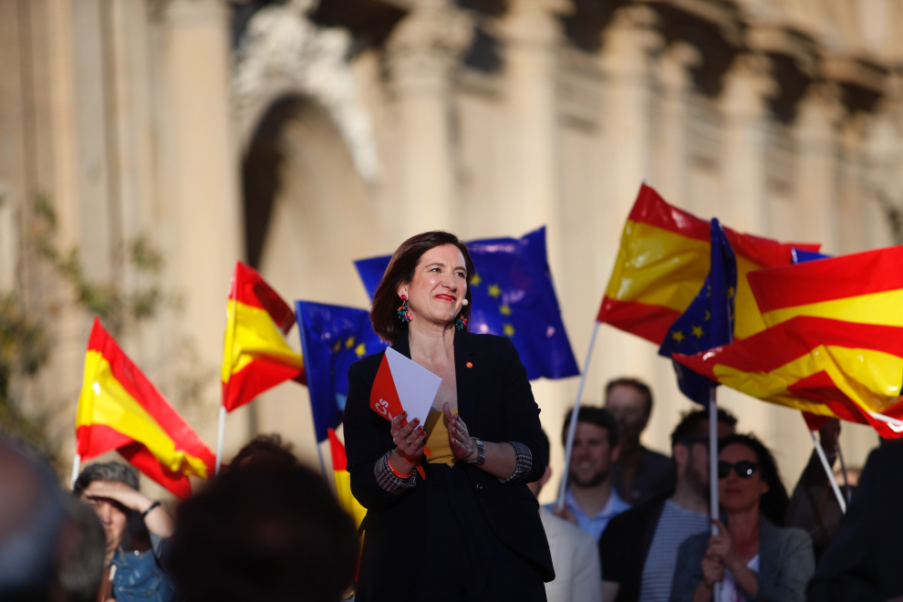 La portavoz nacional de Ciudadanos y líder en Cataluña ha dado un mitin en la Plaza del Pilar.