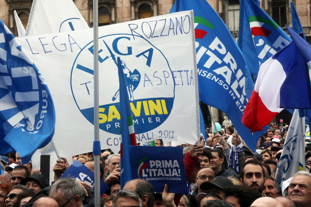Milan (Italy), 18/05/2019.- Lega party supporters gather in Duomo Square to participate in the event 'Prima Italia. Il buon senso in Europa' (lit. 'Italy first. The common sense in Europe'), as part of the Lega electoral campaign for the European elections that will be held on 26 May, in Milan, northern Italy, 18 May 2019. (Elecciones, Italia) EFE/EPA/MATTEO BAZZI Election campaign rally of the Lega party in Milan