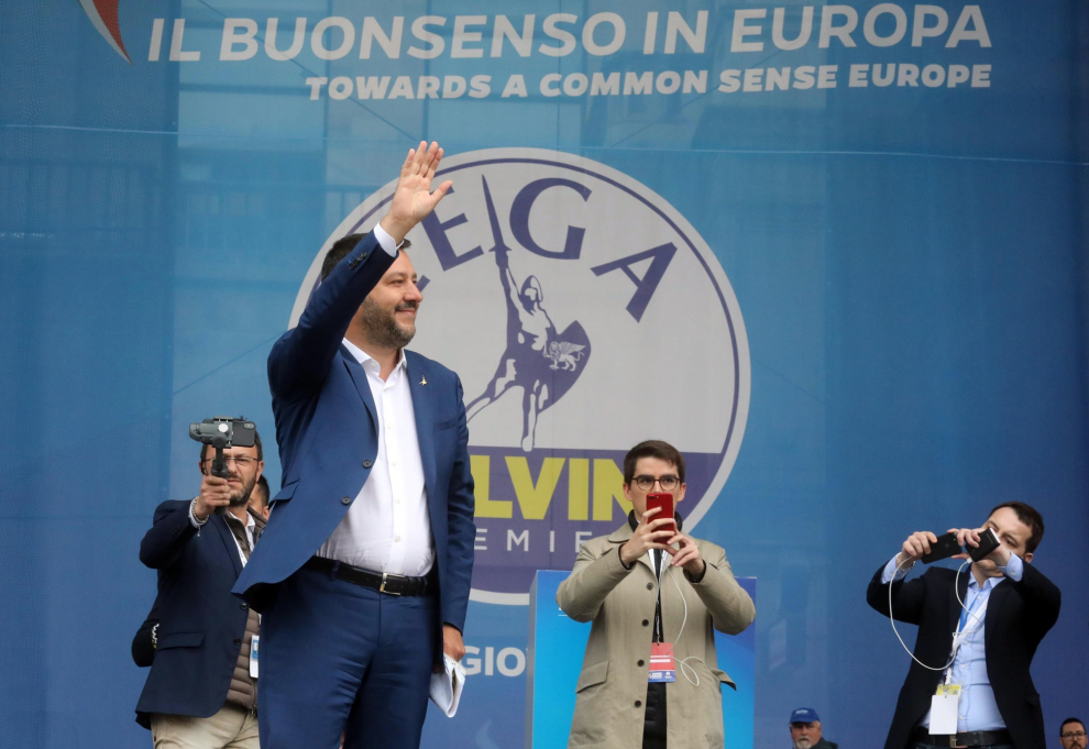 Milan (Italy), 18/05/2019.- Italian Interior Minister, Deputy Premier and leader of Italian party 'Lega' (League), Matteo Salvini, arrives for a political rally in Duomo Square with other European populist parties, in Milan, northern Italy, 18 May 2019. (Elecciones, Italia) EFE/EPA/MATTEO BAZZI Election campaign rally of the Lega party in Milan