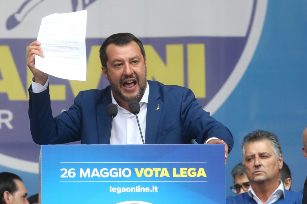 Milan (Italy), 18/05/2019.- Italian Interior Minister, Deputy Premier and leader of Italian party 'Lega' (League), Matteo Salvini, attends a rally with leaders of other European nationalist parties, ahead of the 23-26 May European Parliamentary elections, at the Duomo square in Milan, Italy, 18 May 2019. (Elecciones, Italia) EFE/EPA/MATTEO BAZZI Election campaign rally of the Lega party in Milan
