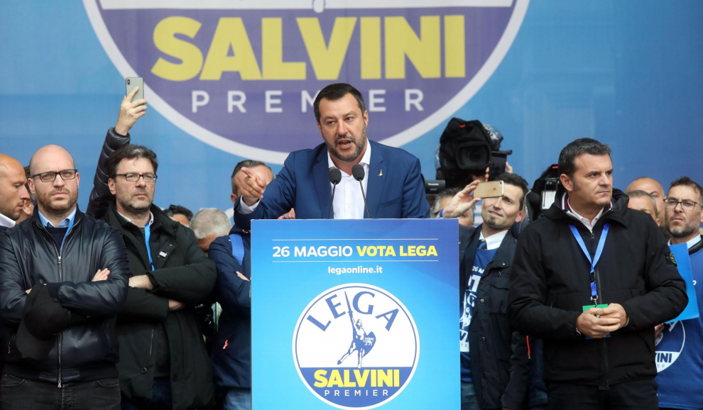 Milan (Italy), 18/05/2019.- Italian Interior Minister, Deputy Premier and leader of Italian party 'Lega' (League), Matteo Salvini, attends a rally with leaders of other European nationalist parties, ahead of the 23-26 May European Parliamentary elections, at the Duomo square in Milan, Italy, 18 May 2019. (Elecciones, Italia) EFE/EPA/MATTEO BAZZI Election campaign rally of the Lega party in Milan
