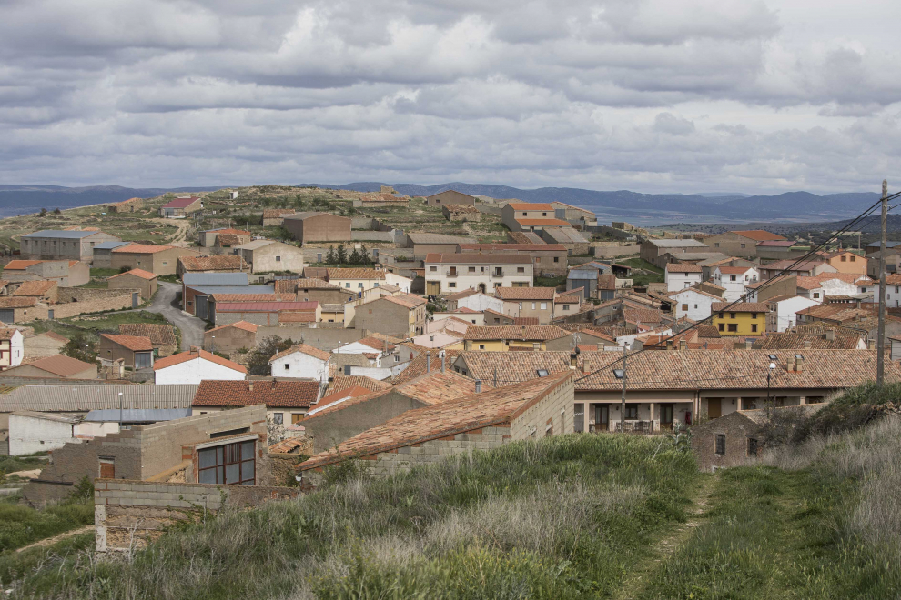 La tradición minera dejó huella y ha dado pie a nuevos alicientes turísticos, con la vía verde como proyecto de futuro a medio plazo, y el sector ganadero encara ahora retos novedosos.