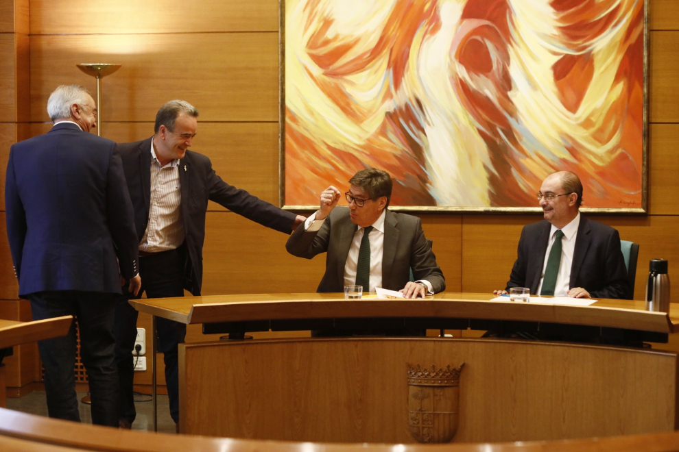 PSOE y PAR cierran un pacto para conformar el Gobierno de Aragón