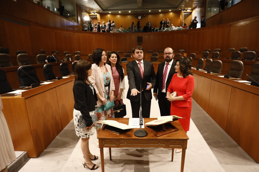 Imágenes de la sesión constitutiva del parlamento autonómico, la primera de la X legislatura