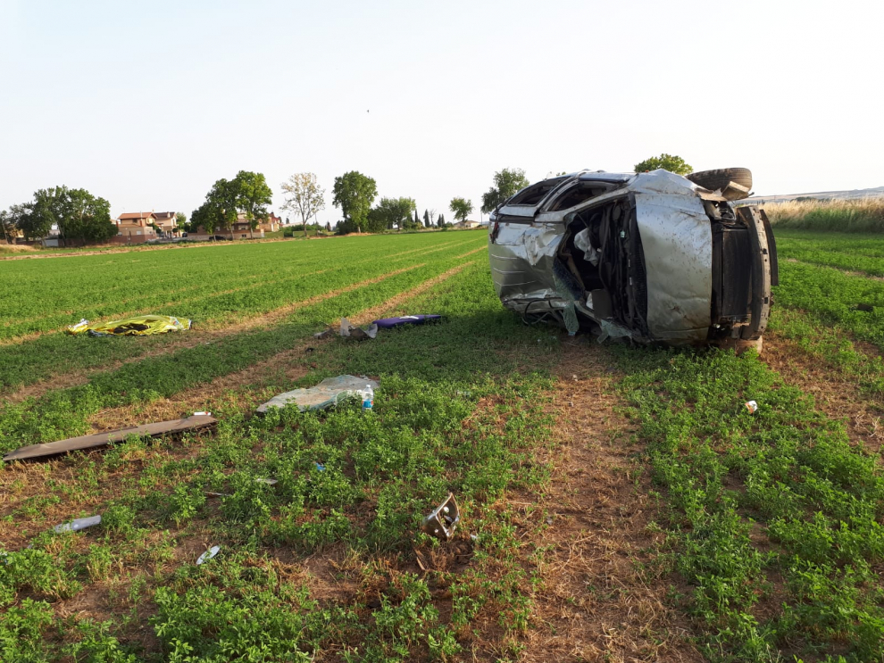 El conductor, de 45 años, se ha salido de la vía y ha volcado en un campo adyacente, en Ontinar del Salz.