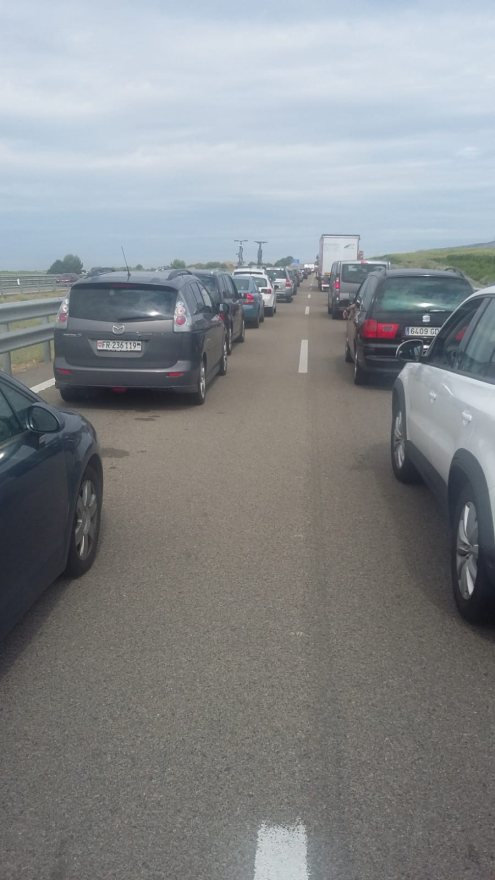 Accidente entre dos camiones obliga a cortar la AP2 hacia Zaragoza a la altura de La Almolda