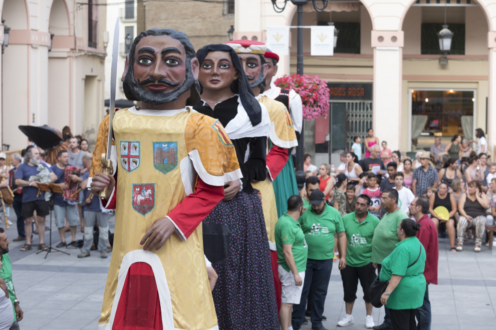 Ensayo de Gigantes y Cabezudos en Huesca.