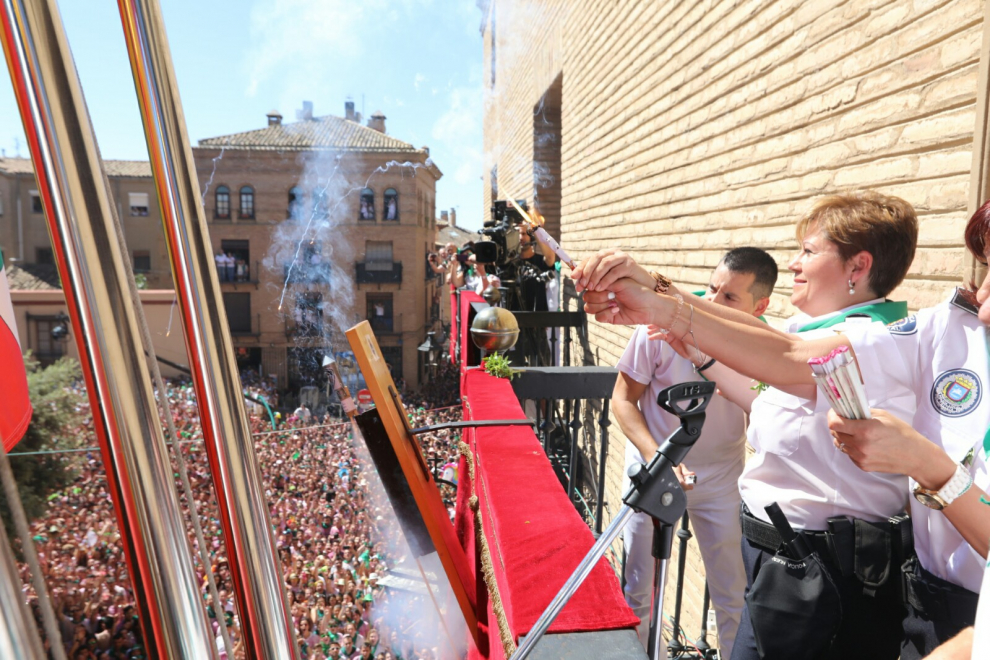 El chupinazo hace estallar la fiesta en Huesca.