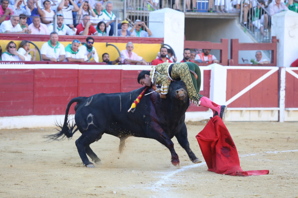 Ya en el tercero de la tarde, el susto lo ha dado Pablo Aguado.