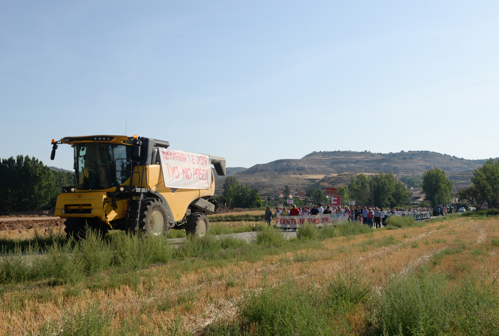 Manifestación en Navarrete para reclamar la mejora del viejo puente ferroviario