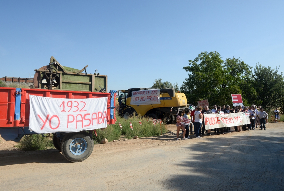 Manifestación en Navarrete para reclamar la mejora del viejo puente ferroviario