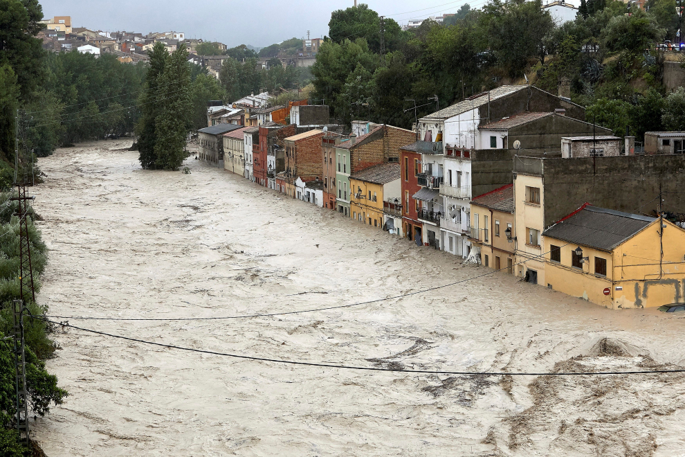 El temporal de lluvias en el levante español deja dos muertos, varios heridos y decenas de desalojados por las inundaciones.
