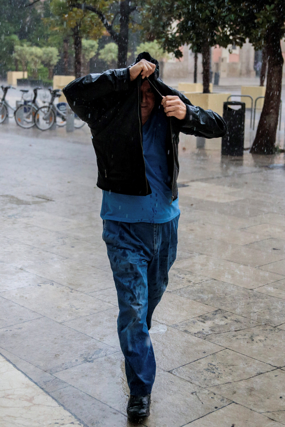 El temporal de lluvias deja dos muertos, varios heridos y decenas de desalojados en el este peninsular. Las provincias más afectadas son Valencia, Alicante y Murcia.