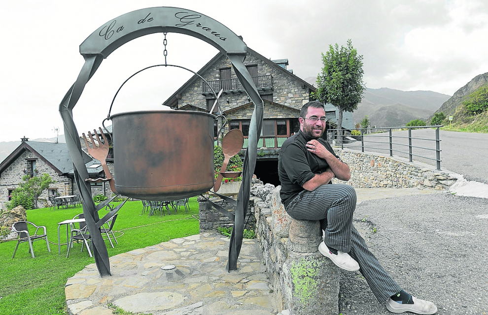 Rubén Cierco, con 33 años, es el vecino más joven de Castanesa, el pueblo que da nombre al valle.