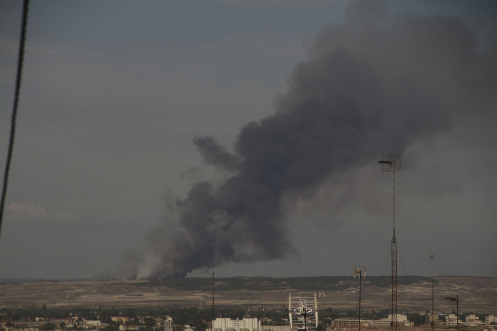El humo del incendio, visto desde Peñaflor.
