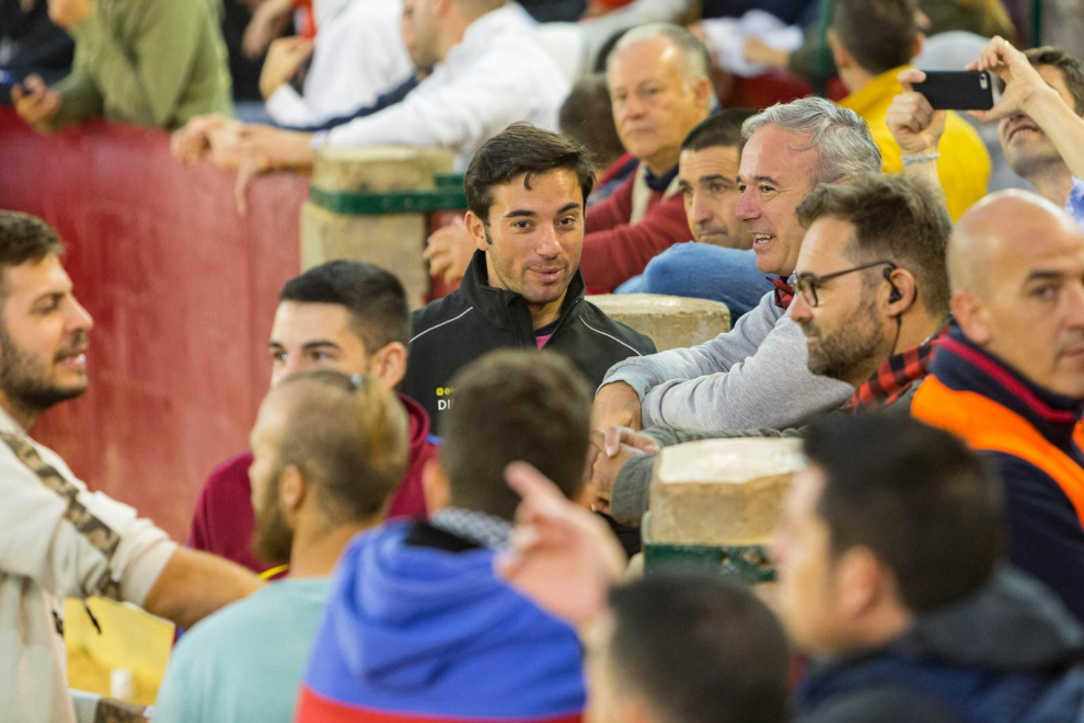 Jorge Azcón, alcalde de Zaragoza, en las vaquillas.