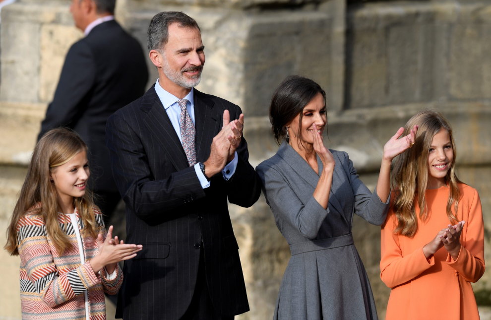 Spain's Princess Leonor and Princess Sofia along with Queen Letizia and King Felipe (not pictured) arrive to visit the Cathedral in Oviedo, Spain, October 17, 2019. REUTERS/Eloy Alonso [[[REUTERS VOCENTO]]] SPAIN-ROYALS/