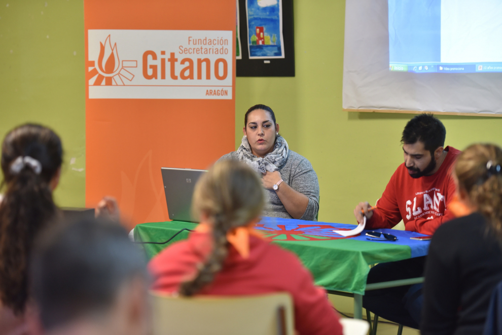 Presentación de la campaña 'Pupitre gitano' en Huesca