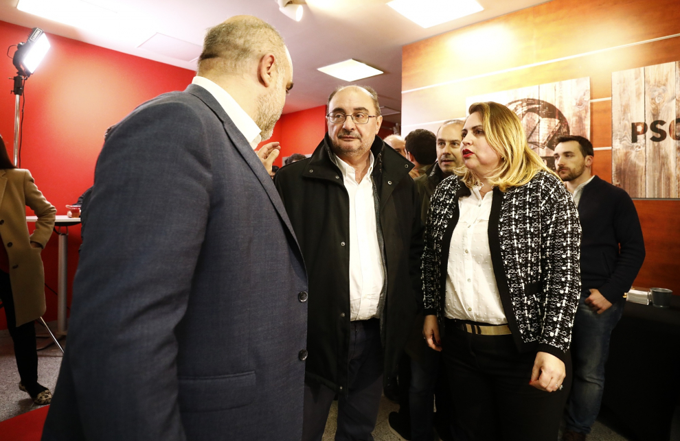 Reacciones en la sede del PSOE.