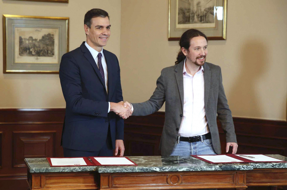 Pedro Sánchez Y Pablo Iglesias Firman Un Preacuerdo Para Un Gobierno De ...