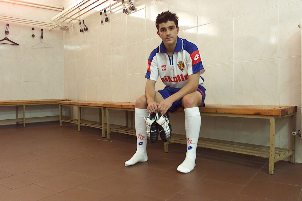 Romareda. David Villa, nuevo jugador del Real Zaragoza. / 09-07-03 / foto Guillermo Mestre B4FH7441.jpg