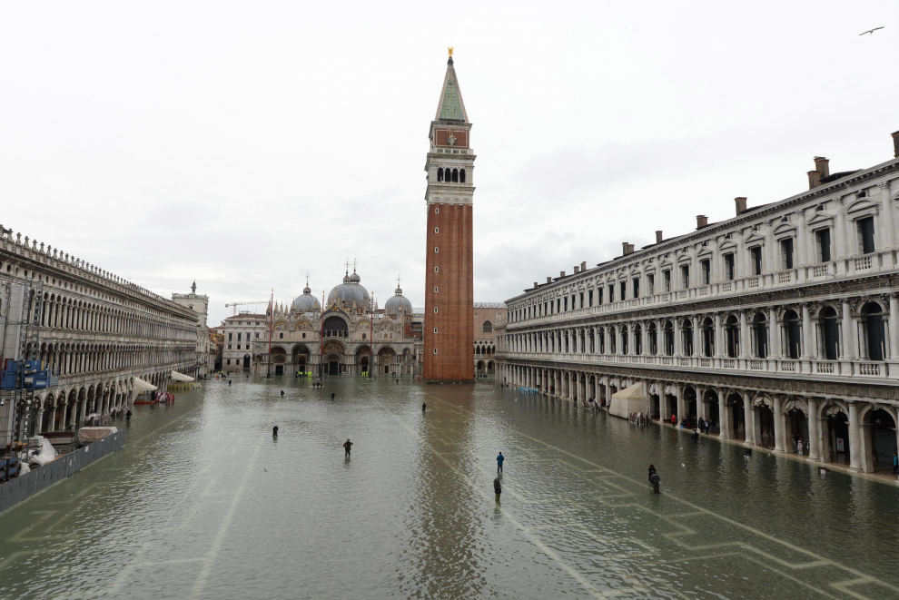 Venice (Italy), 17/11/2019.- Rrising water levels at San Marco square in Venice, northern Italy, 17 November 2019. High tidal waters returned to Venice on Saturday, four days after the city experienced its worst flooding in more than 50 years. (Italia, Niza, Venecia) EFE/EPA/Andrea Merola Flooding in Venice