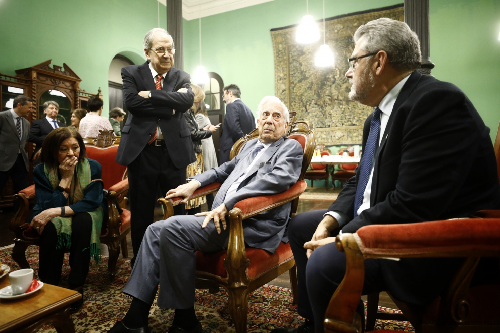 El premio Nobel Mario Vargas Llosa ha cerrado el ciclo 'Trayectorias' de la Universidad de Zaragoza