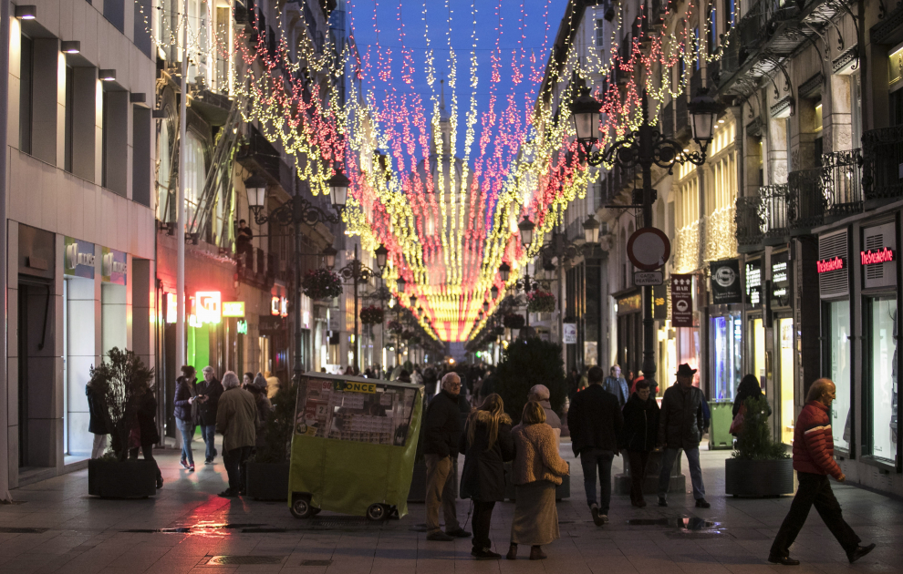 Pruebas de iluminación navideña de 2019 en la calle Alfonso I de Zaragoza