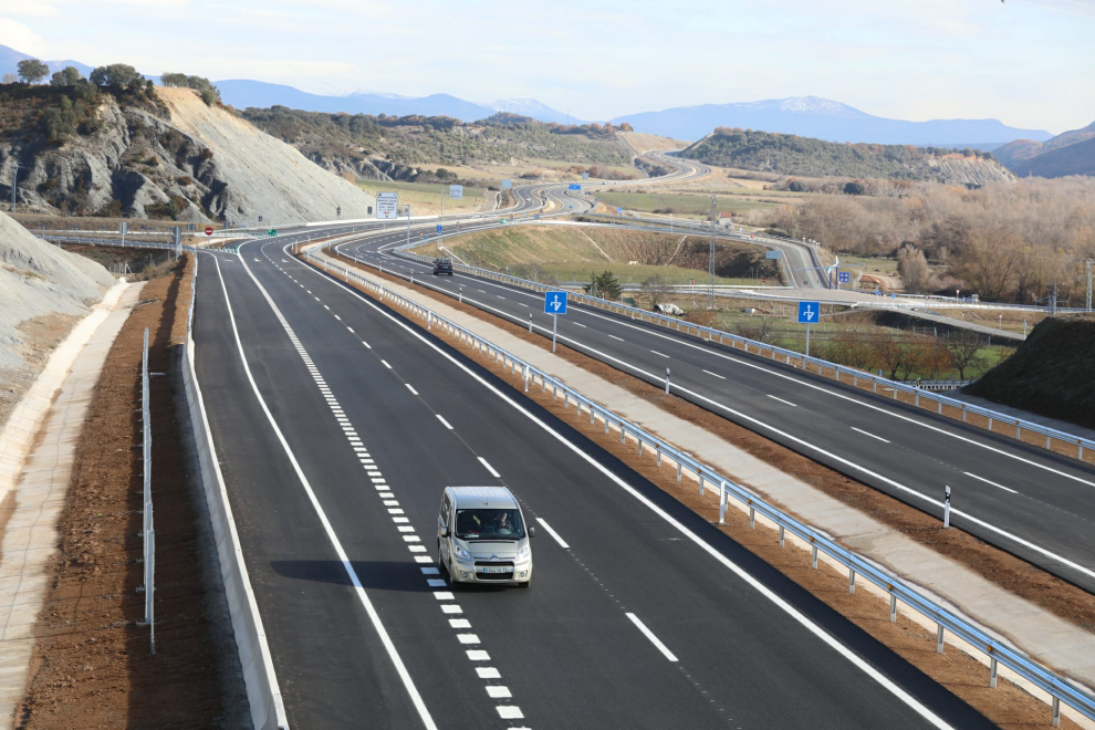 El nuevo tramo de la A-21 entre Santa Cilia y Puente La Reina ha entrado en servicio este jueves, en vísperas del puente.