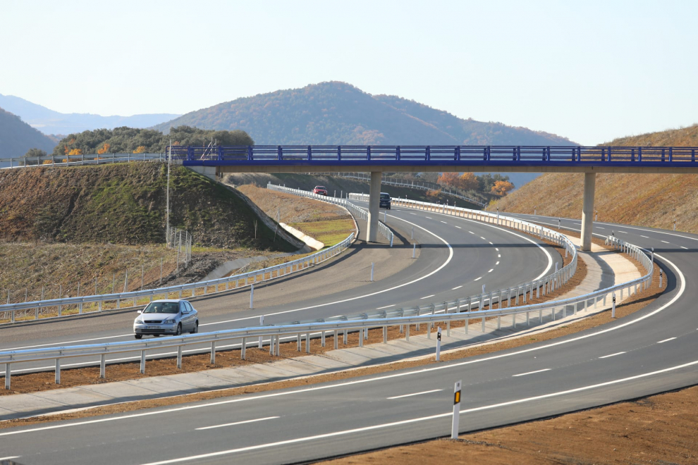 El nuevo tramo de la A-21 entre Santa Cilia y Puente La Reina ha entrado en servicio este jueves, en vísperas del puente.