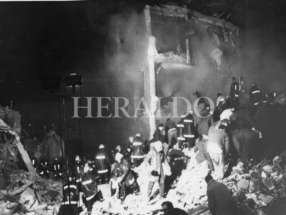 Foto del atentado contra la casa cuartel de Zaragoza el 11 de diciembre de 1987
